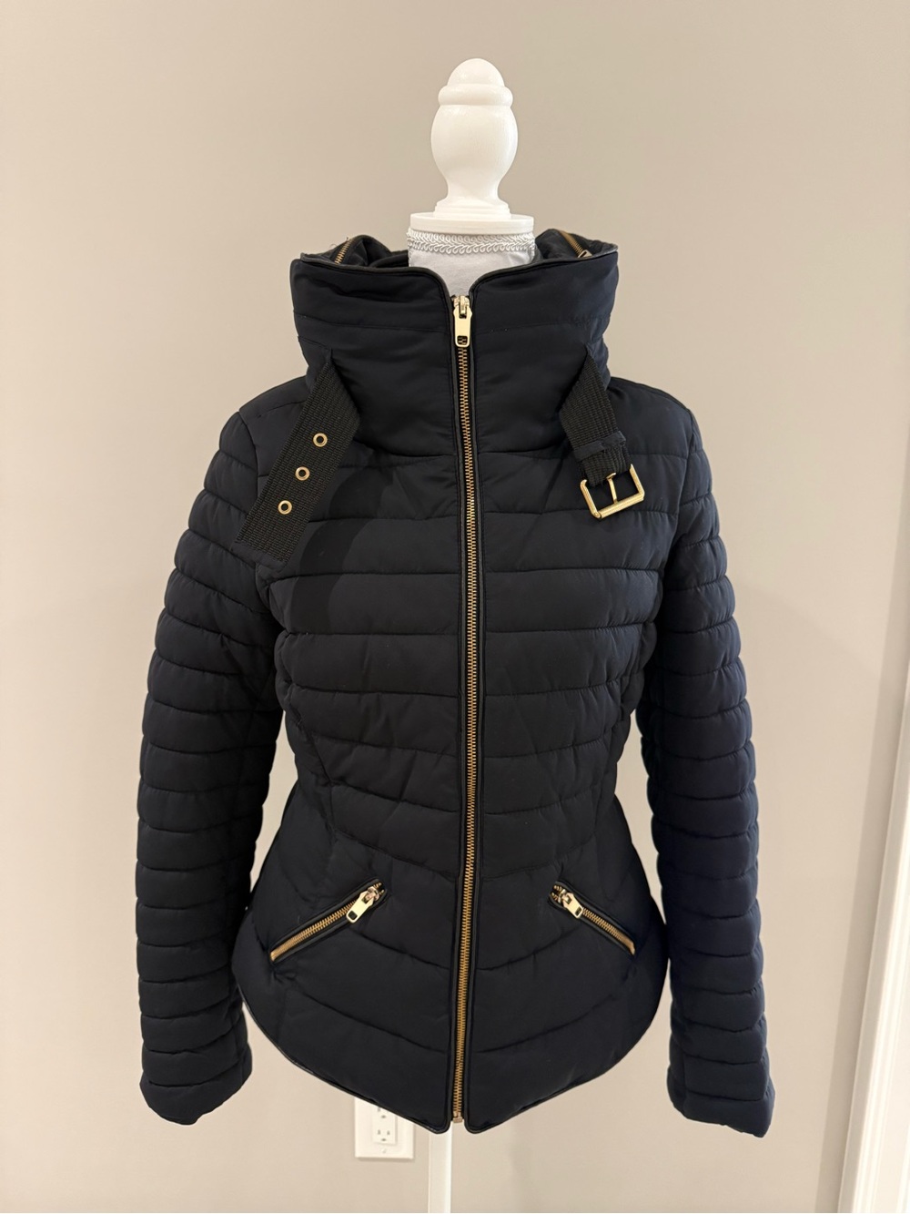 ZARA Women's Quilted Puffer Jacket with Gold Hardware - Size S